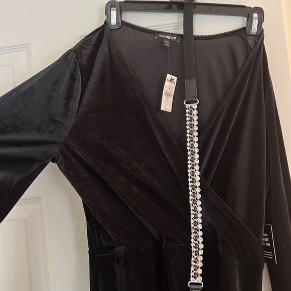 Express velvet long sleeve dress - Picture 2 of 5